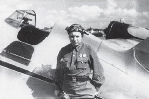 Michail Jakusjin (Mijail Yakushin) with his Polikarpov