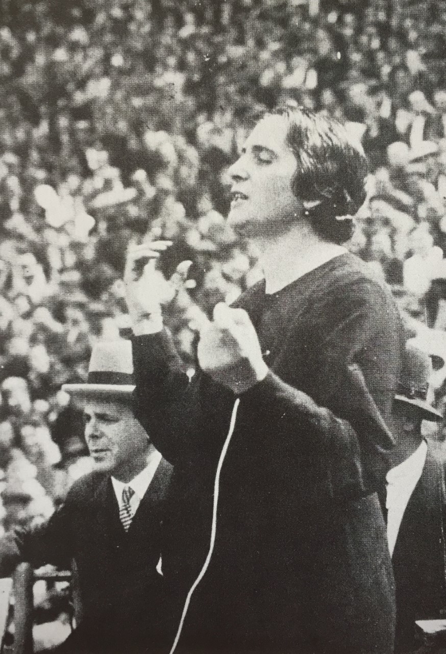 'La Pasionaria', Dolores Ibárruri holder afskedstale til de Internationale Brigader i Barcelona, 28. oktober 1938