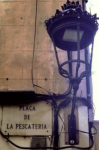 Straßenschild: Placa de la Pescateria ('Fischmarkt') in Palma de Mallorca. Foto: Folke Olsson