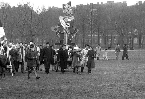 Demonstration mod Franco-diktaturet i Fælledparken, 1946