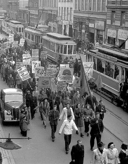 Demonstration mod Franco-diktaturet, 1956
