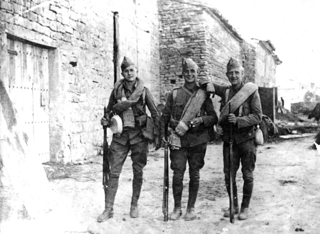 Cuatro daneses en la Guerra Civil española: Aage Harald y Kai Nielsen en Centuria Thalmann antes de la salida en la parte delantera en el Hermitage en septiembre de 1936