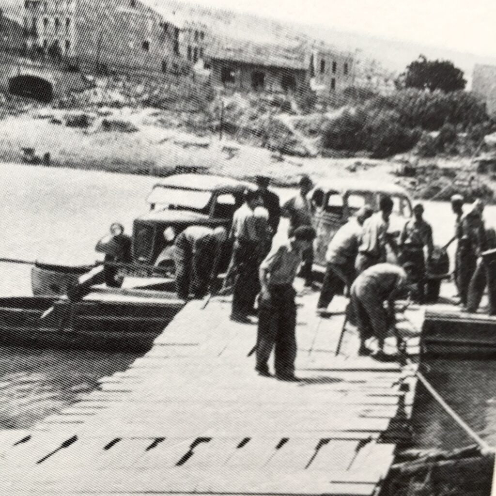 Makeshift ferry crosses the Ebro. The town Asco is in the background