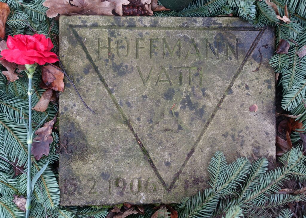 Erich 'Vatti' Hoffmann's gravestone. Photo: René Seneko, 2020