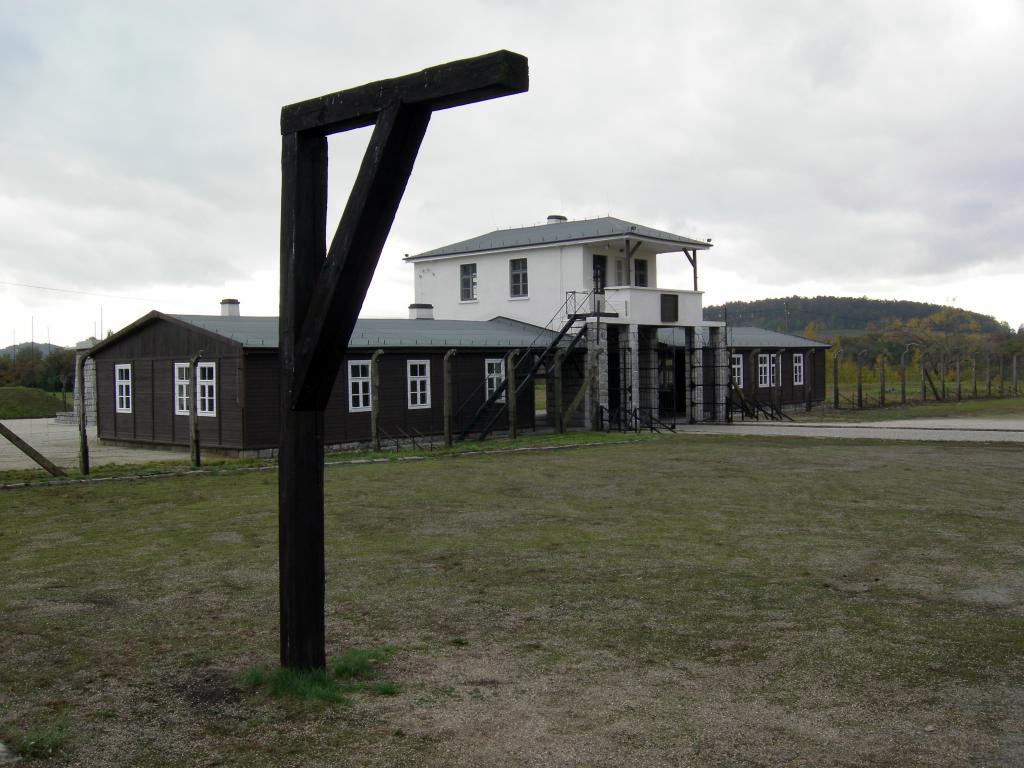 Entrée du camp de concentration de Groß Rosen, 2007