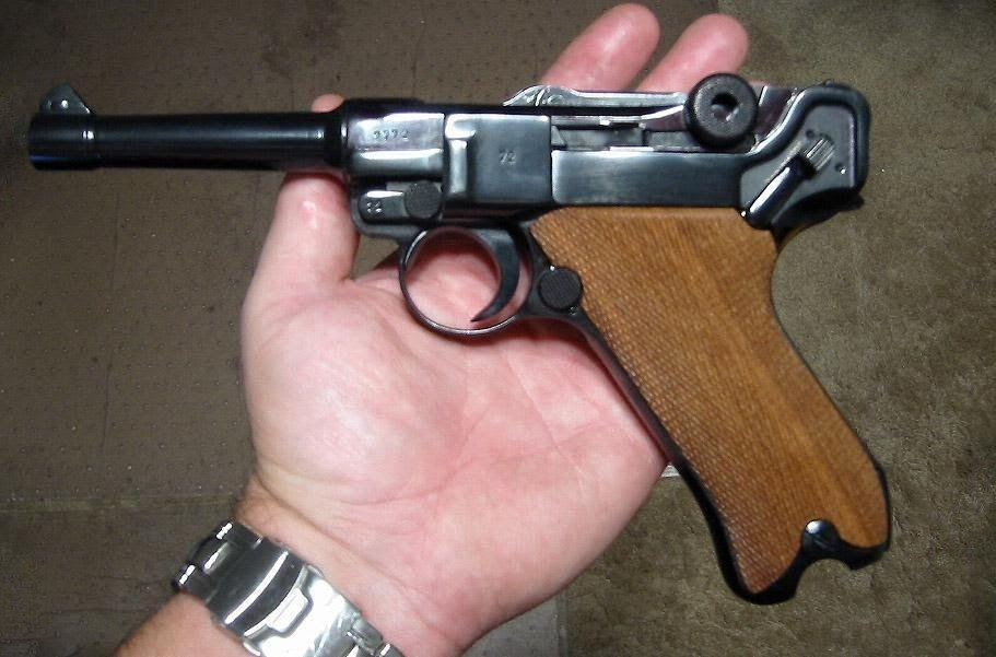 The Kloostra family and brother-in-laws — Arie Kloostra: The Luger pistol that Arie hid in an armchair