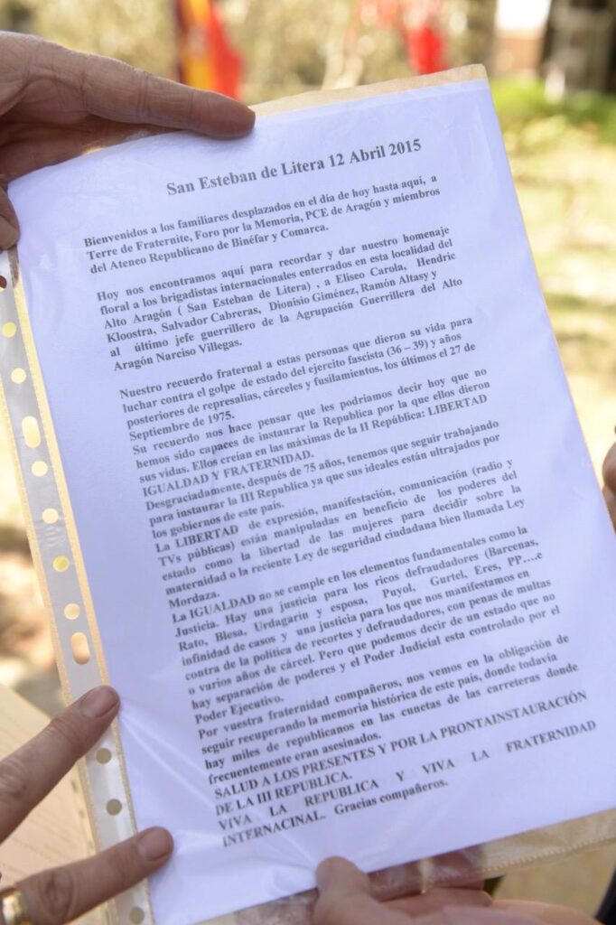 De toespraak voor de onthulling van de monumenten op de begraafplaats San Esteban de Litera in april 2015