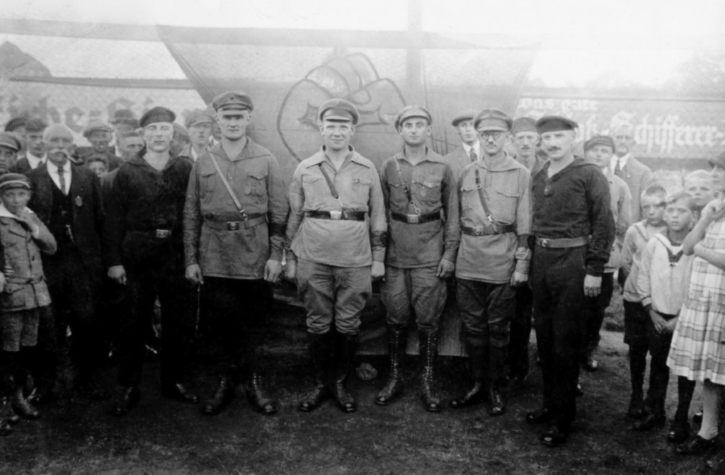 GAU-meeting, RFB-Wasserkante, 1927, Ernst Thälmann and Edgar André. Photo editor enhanced