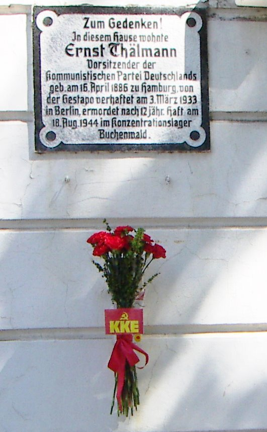 Memorial plaque for Ernst Thälmann on the outdoor wall of the Ernst Thälmann Memorial in Hamburg, Tarpenbekstrasse 66