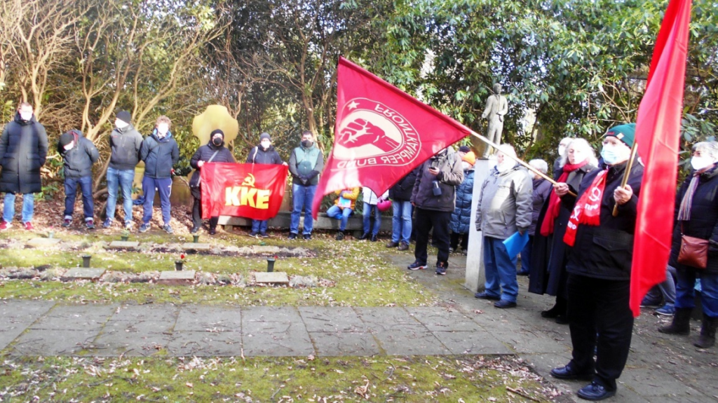 Ehrung der Hamburger Widerstandskämpfer 30. Januar 2022: KKE und Genossen mit Fahnen