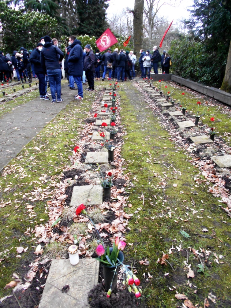 Ehrung der Hamburger Widerstandskämpfer 30. Januar 2022: Reihen der Urnengräber